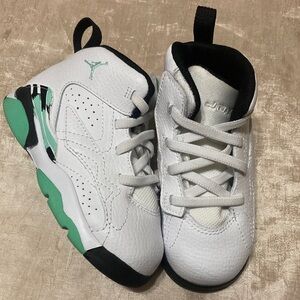 Jordan MVP White/Green Glow-Black